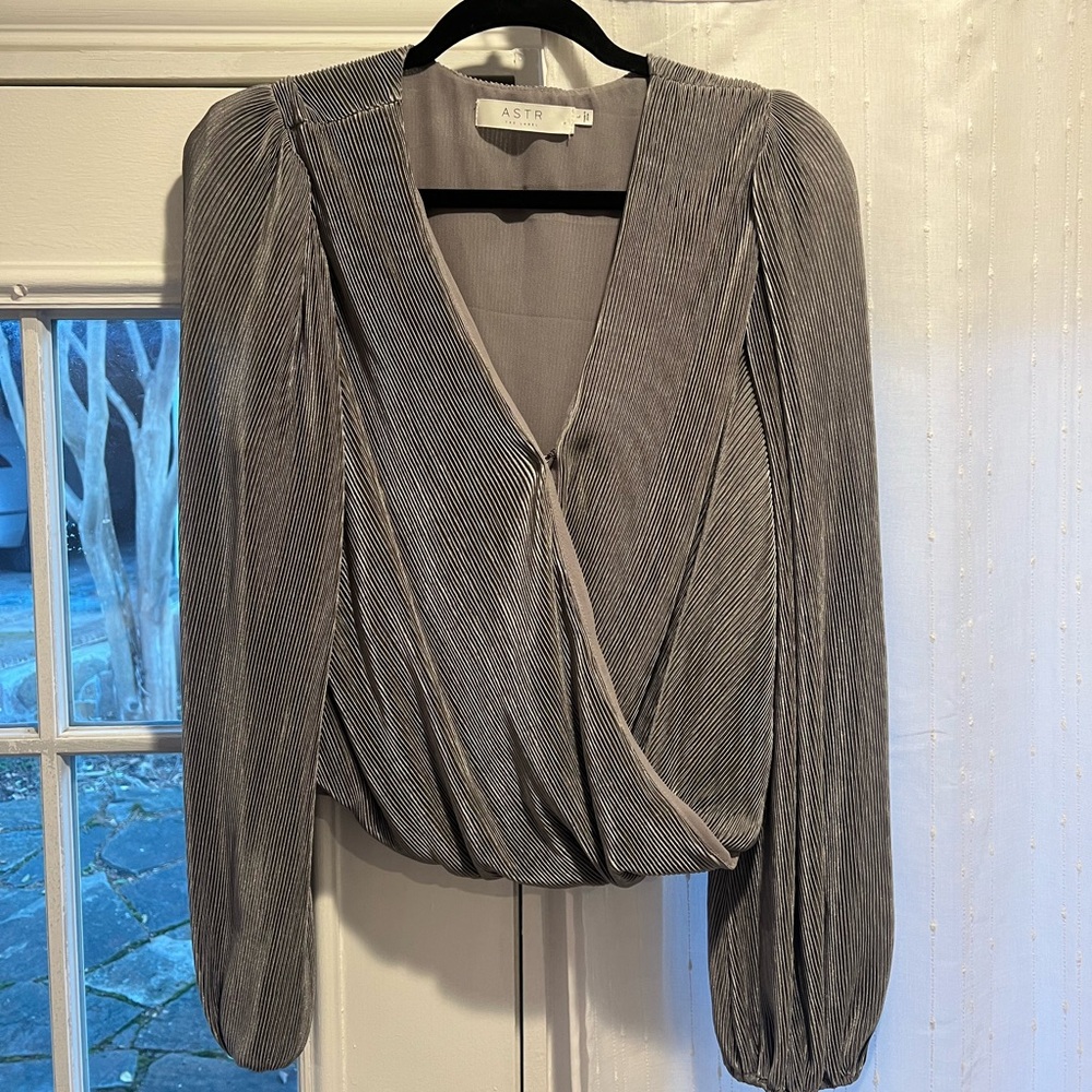 ASTR the label silver top